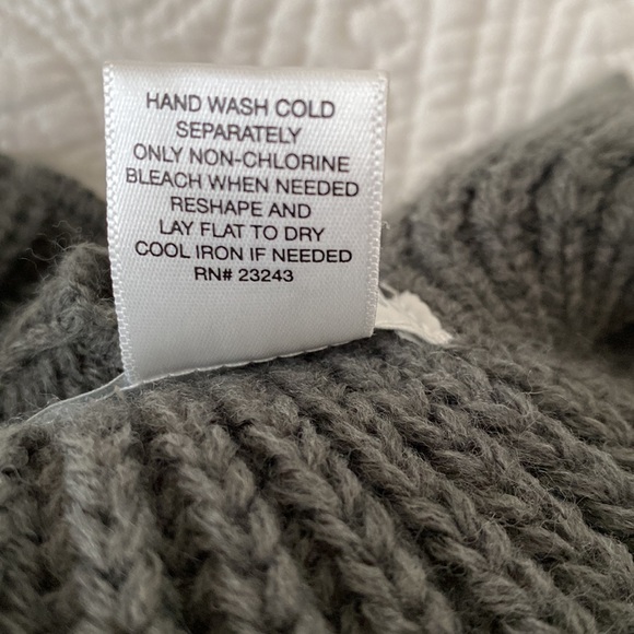 Sale!🛍️Gray Scarf - Picture 6 of 6